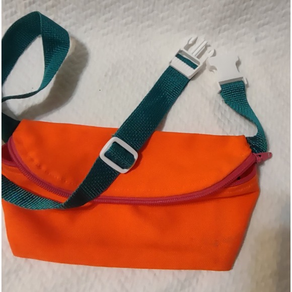 Bright orange fanny pack with green waist band - Picture 3 of 4